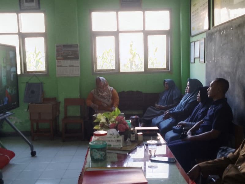 Mengikuti Zoom Meet Besuki Dalam Arus Sejarah Nasional Kabupaten Situbondo